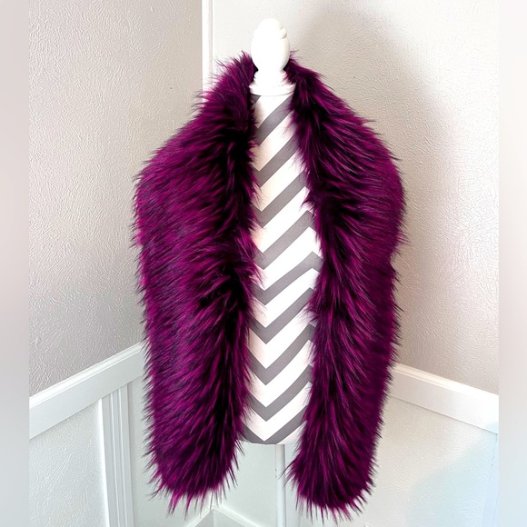 Fun Fuchsia Faux Fur Wrap / Stole - Picture 1 of 10